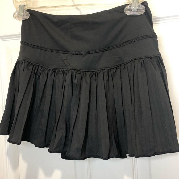 NWOT Black tennis sport skirt with skort, size small - Picture 2 of 6